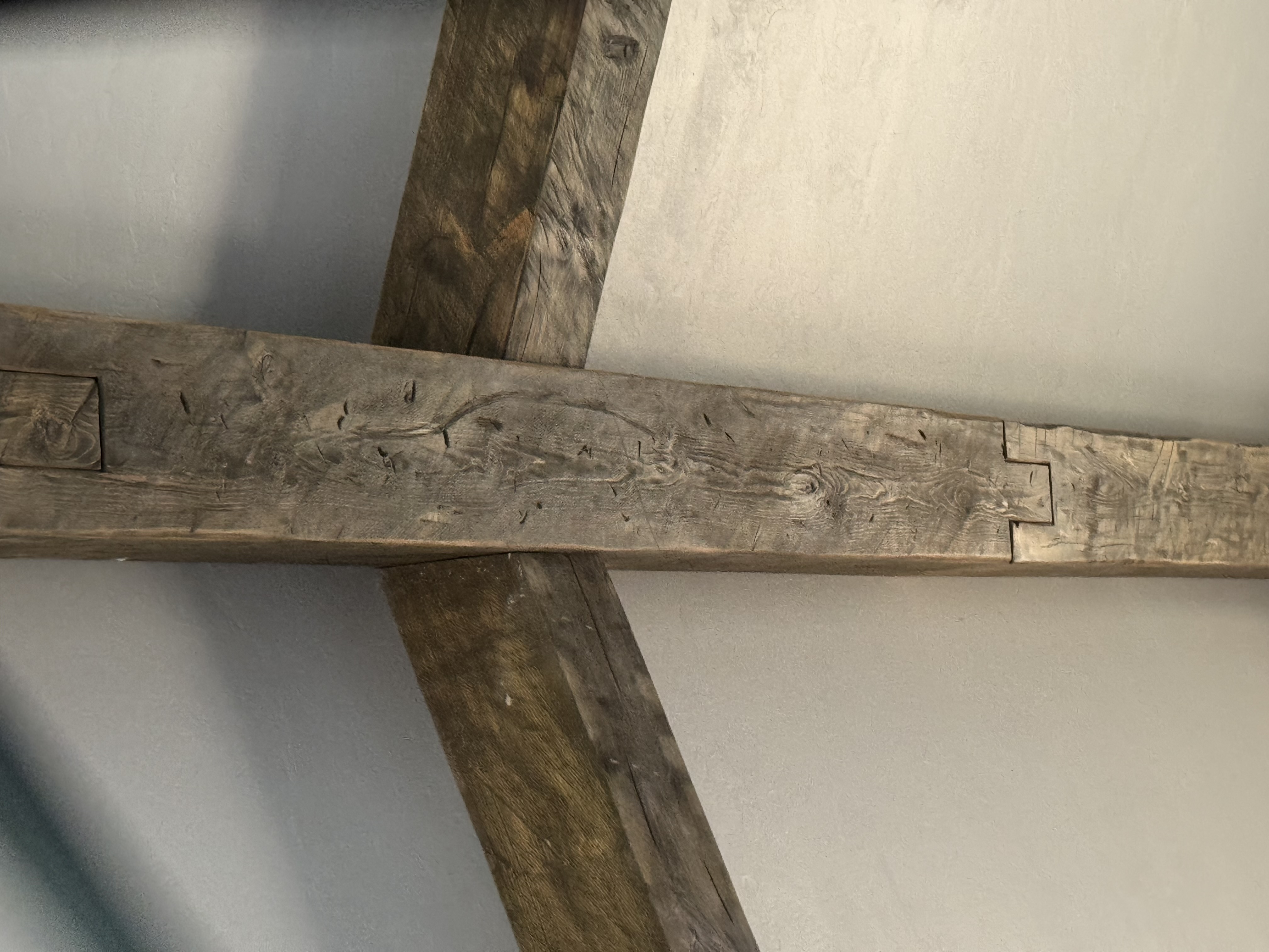 Custom beam intersection detail